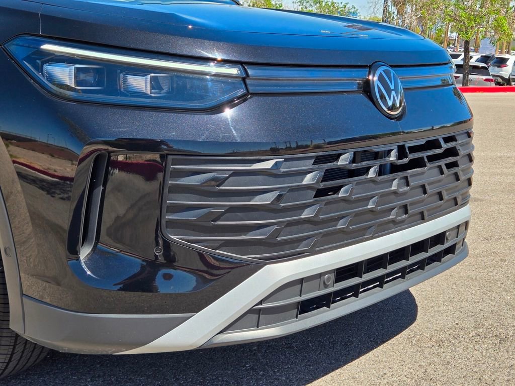 Certified 2025 Volkswagen Tiguan S FWD image 2