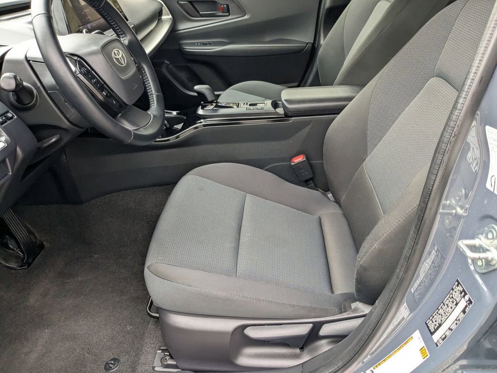 Used 2025 Toyota Prius LE image 11