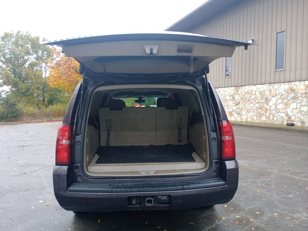 Used 2015 Chevrolet Suburban LS image 12