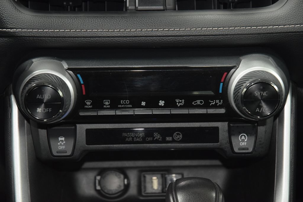 Used 2022 Toyota RAV4 XLE FWD image 31