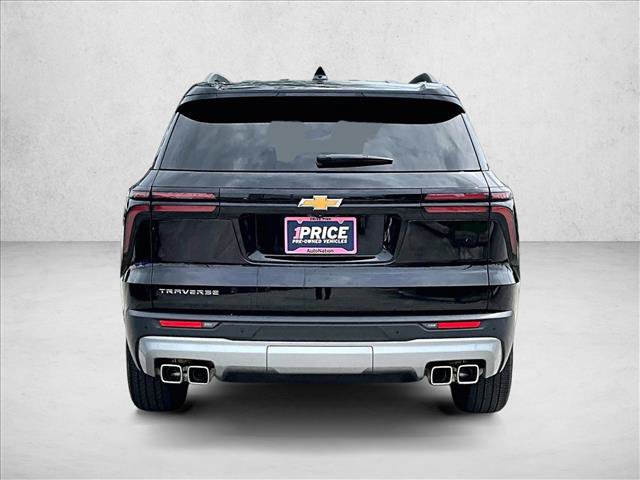 Used 2025 Chevrolet Traverse LT FWD image 4