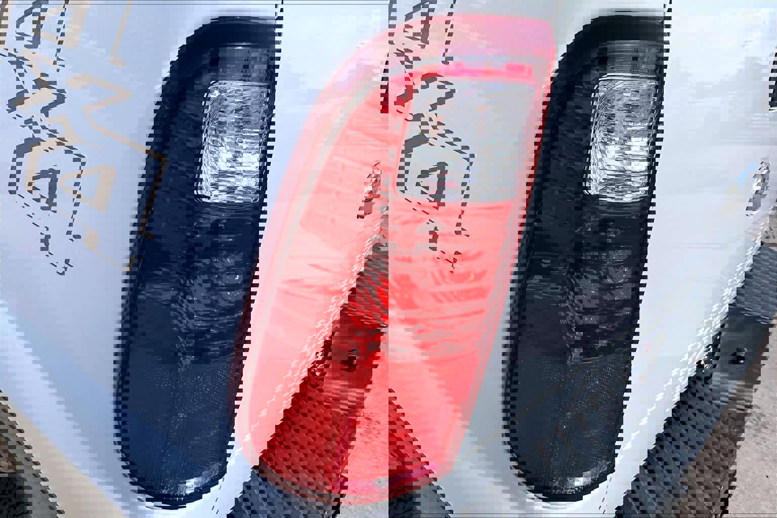 Used 2012 Ford F350 Lariat image 28