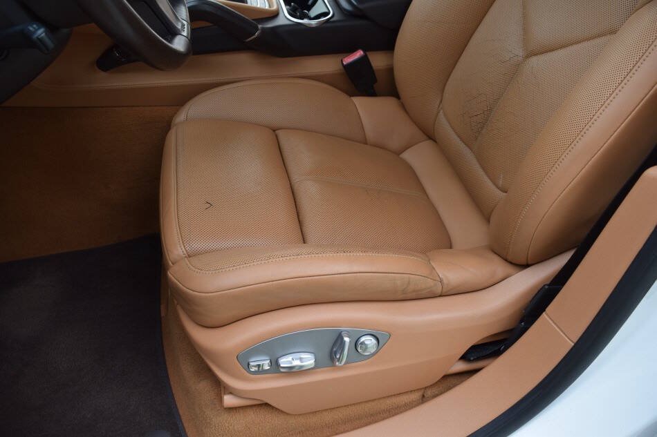 Used 2013 Porsche Cayenne Diesel AWD/4WD image 39
