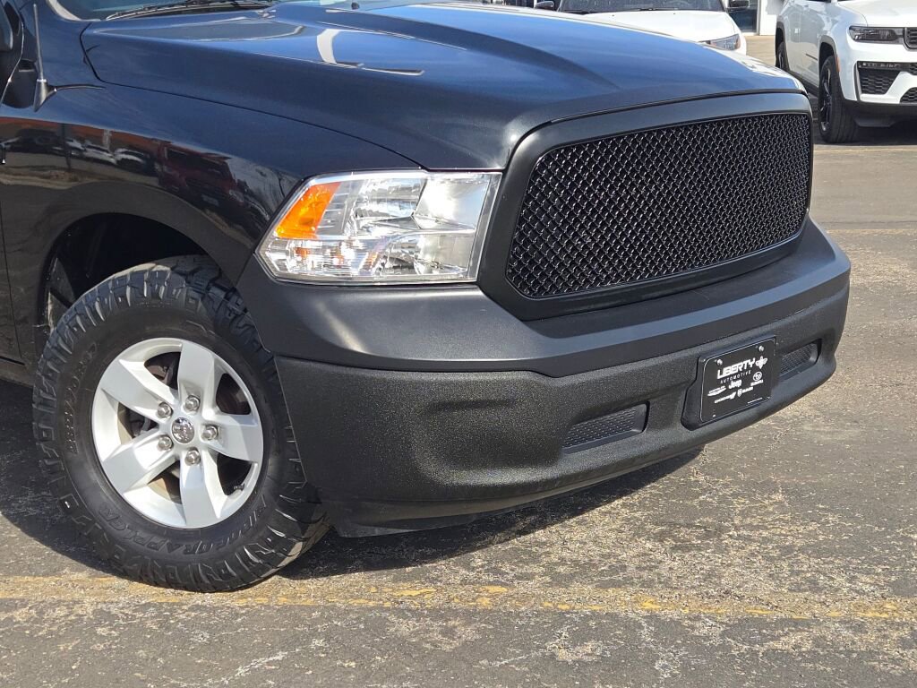 Used 2017 RAM 1500 Classic SLT image 2