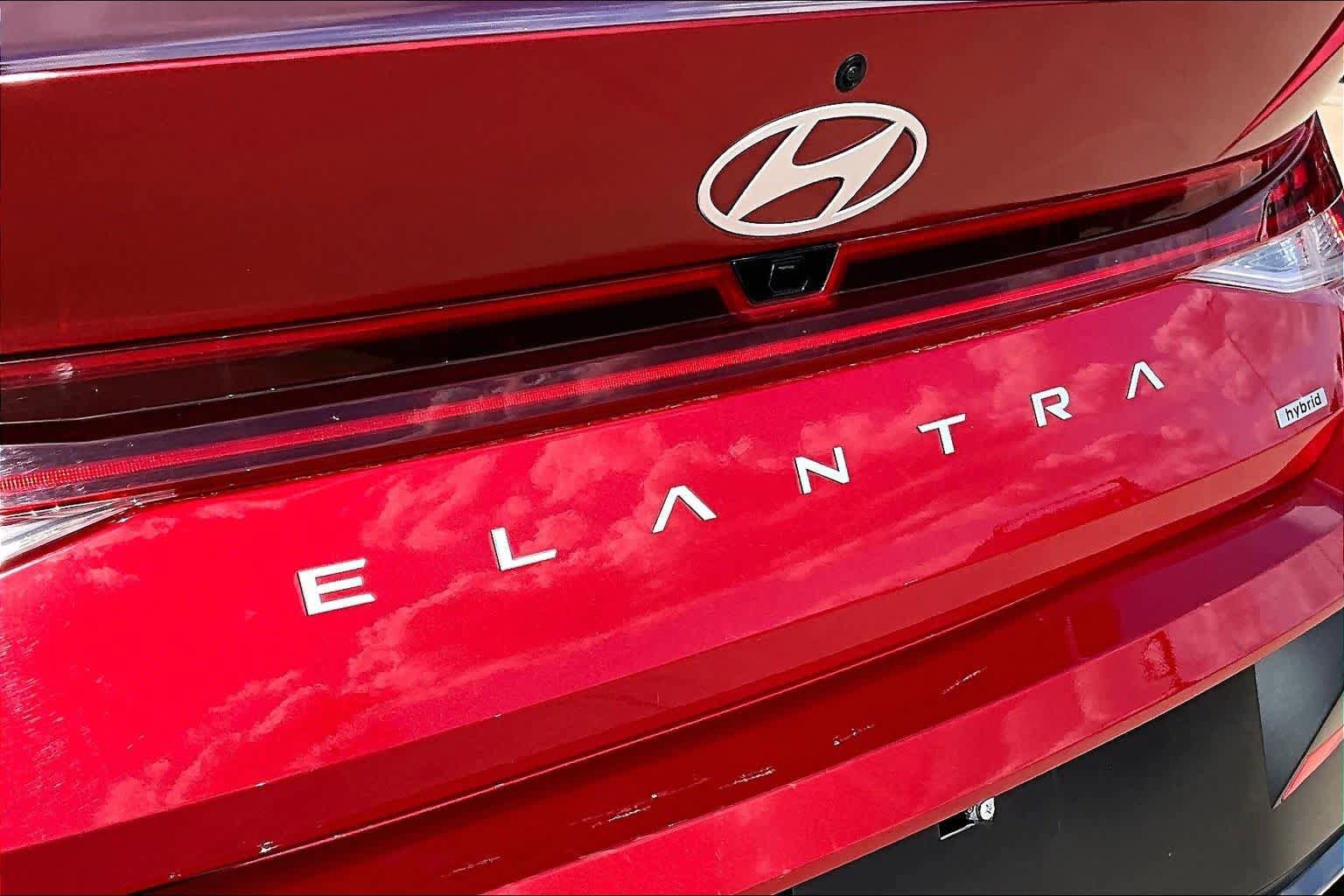 Certified 2025 Hyundai Elantra Limited FWD image 30