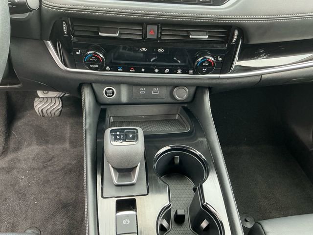 Used 2023 Nissan Rogue SL w/ SL Premium Package image 13