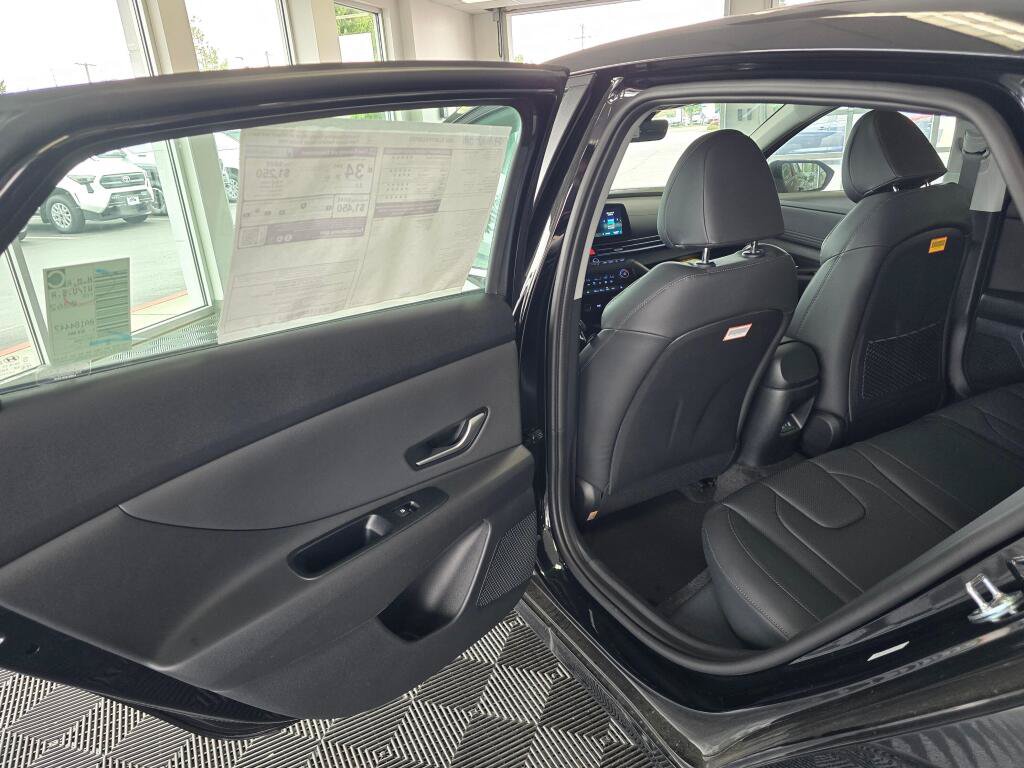 New 2026 Hyundai Elantra Limited FWD image 32