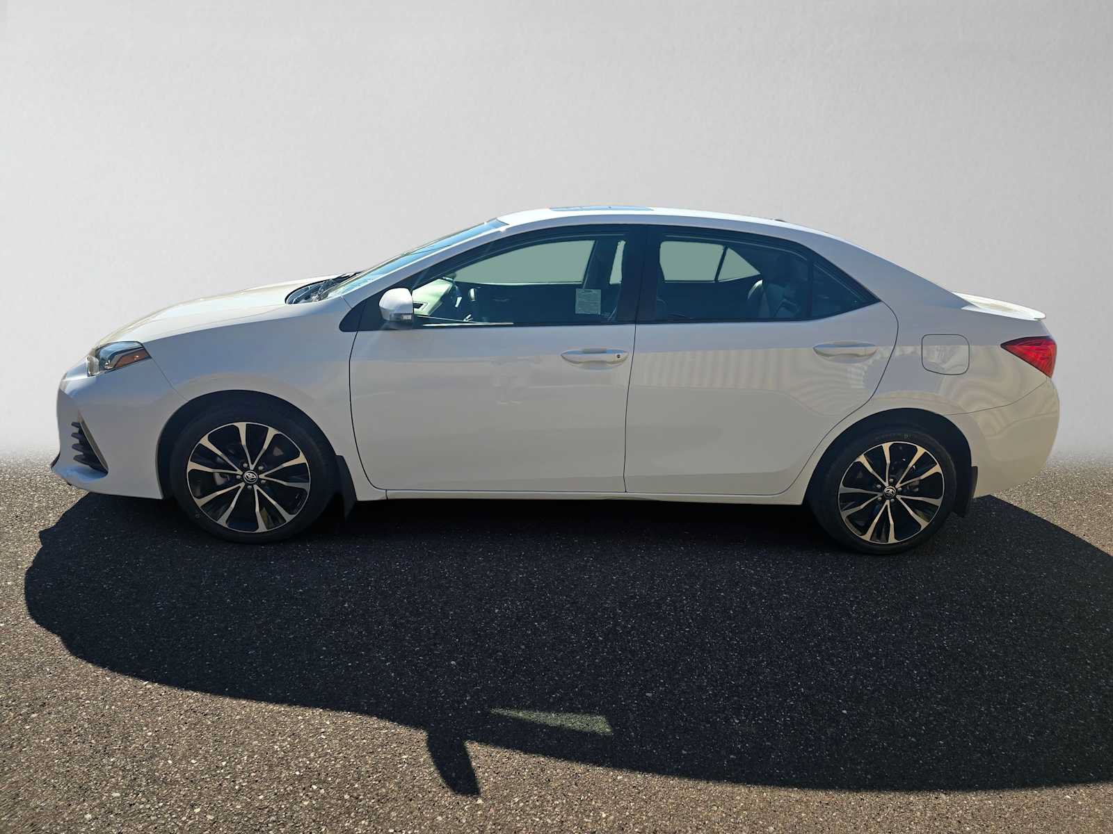 Used 2019 Toyota Corolla XSE FWD image 6