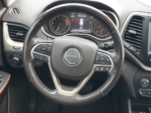 Used 2016 Jeep Cherokee Trailhawk w/ Leather Interior Group AWD/4WD image 13