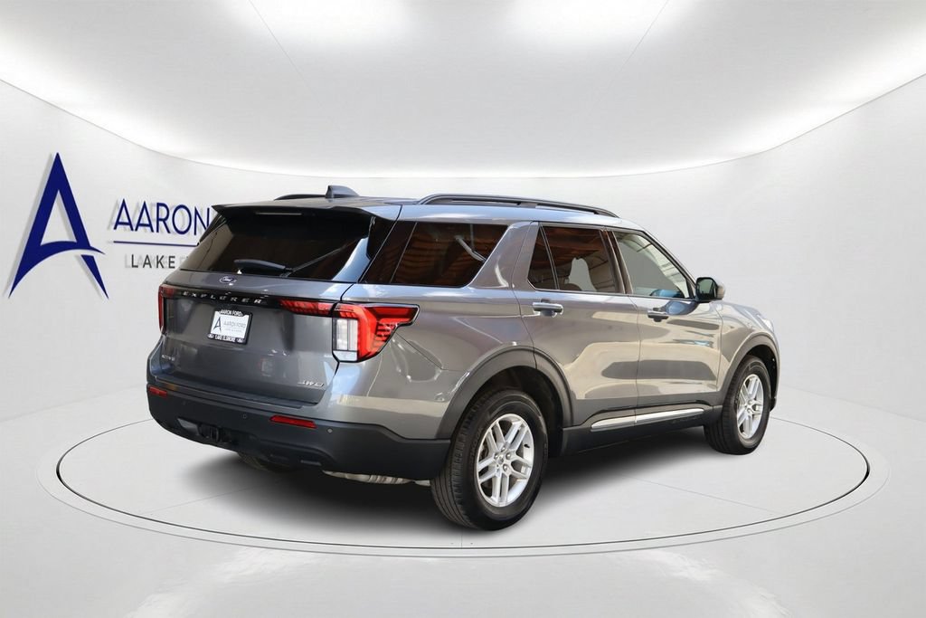 Used 2025 Ford Explorer Active AWD/4WD image 4