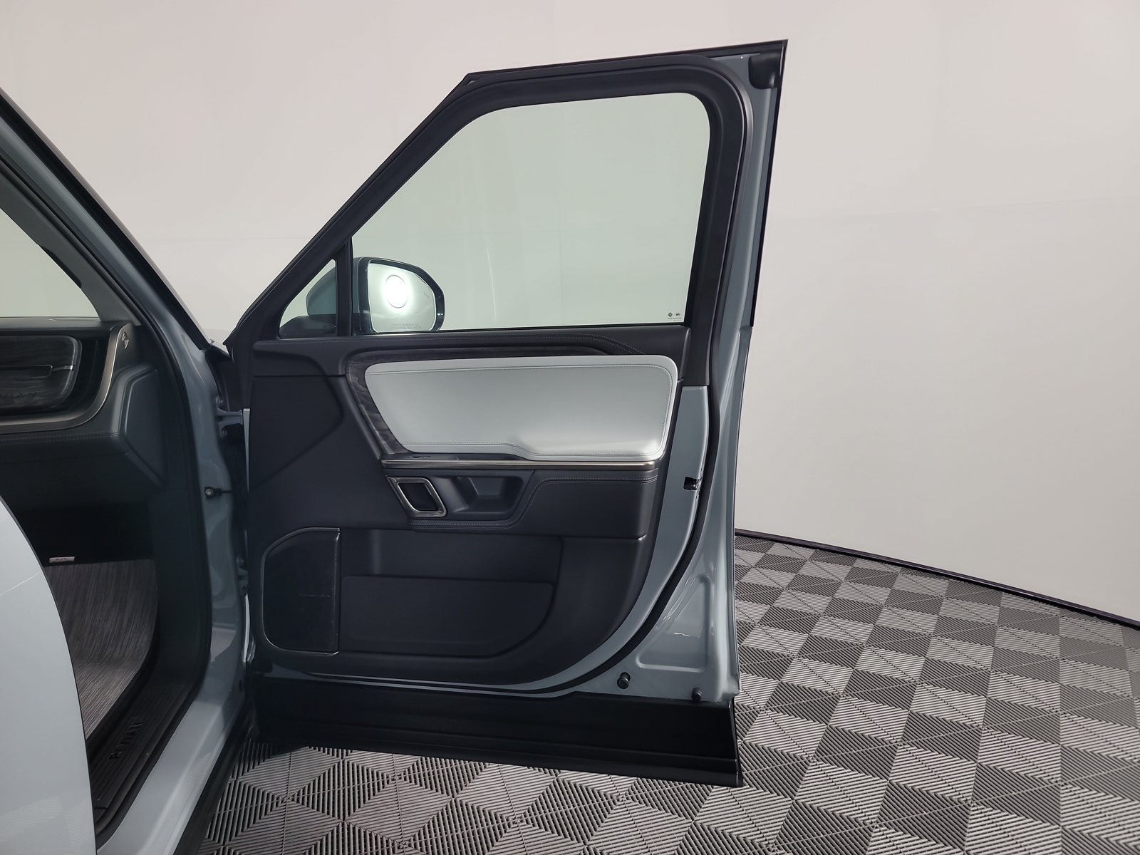 Used 2022 Rivian R1T Adventure AWD/4WD image 18