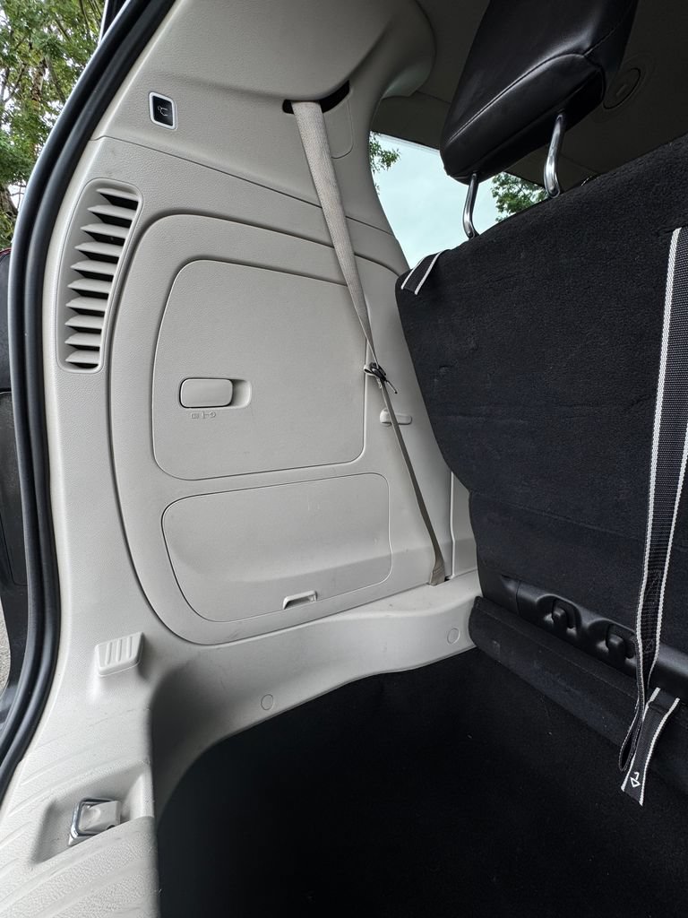 Used 2023 Chrysler Pacifica Touring-L FWD image 11