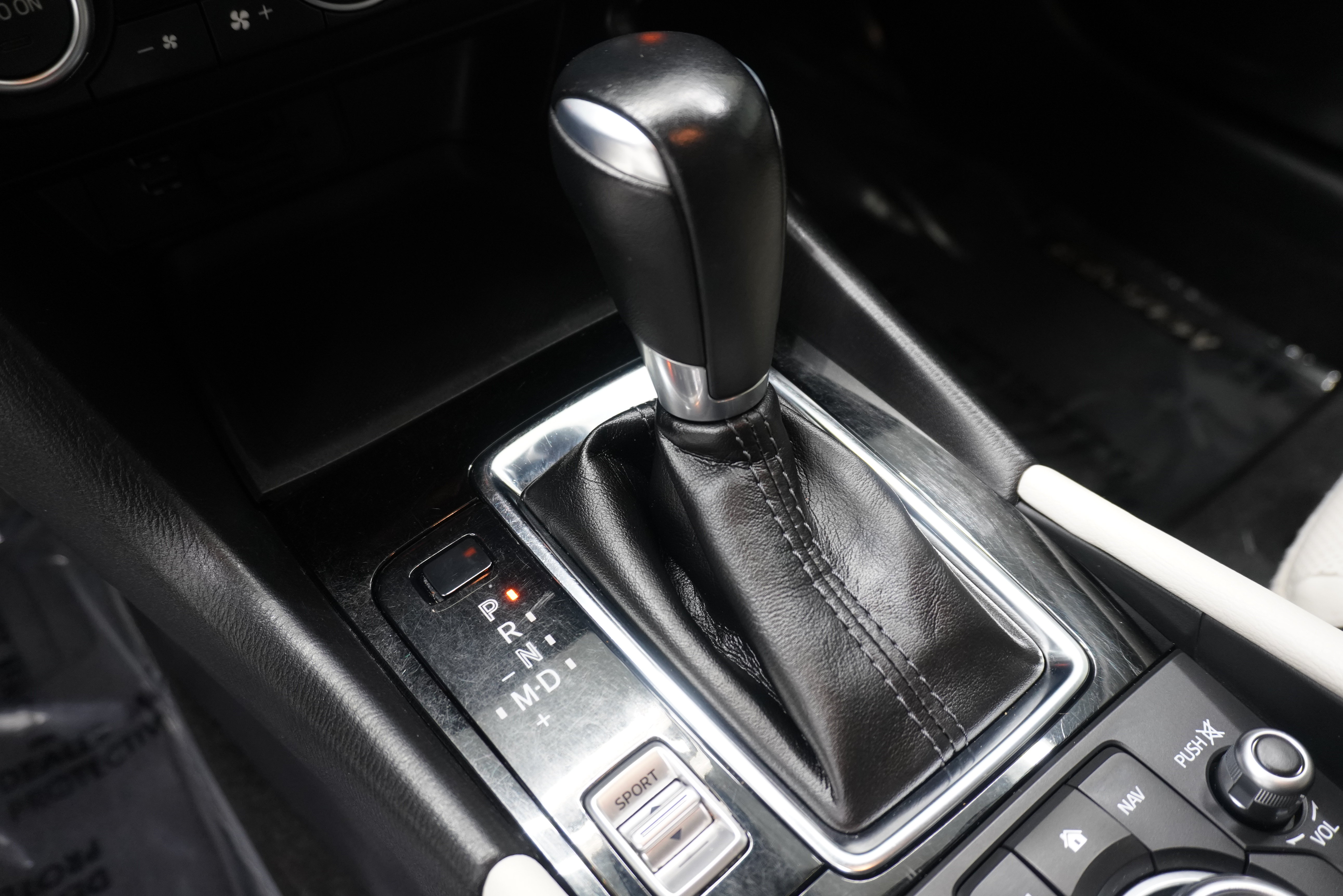 Used 2018 MAZDA MAZDA3 Grand Touring FWD image 23