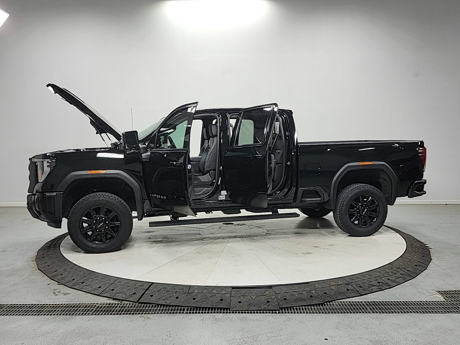 Used 2024 GMC Sierra 2500 AT4 w/ AT4 Premium Plus Package AWD/4WD image 12