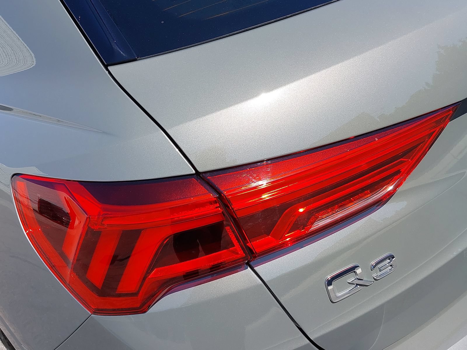 Certified 2025 Audi Q3 2.0T Premium w/ Convenience Package AWD/4WD image 38