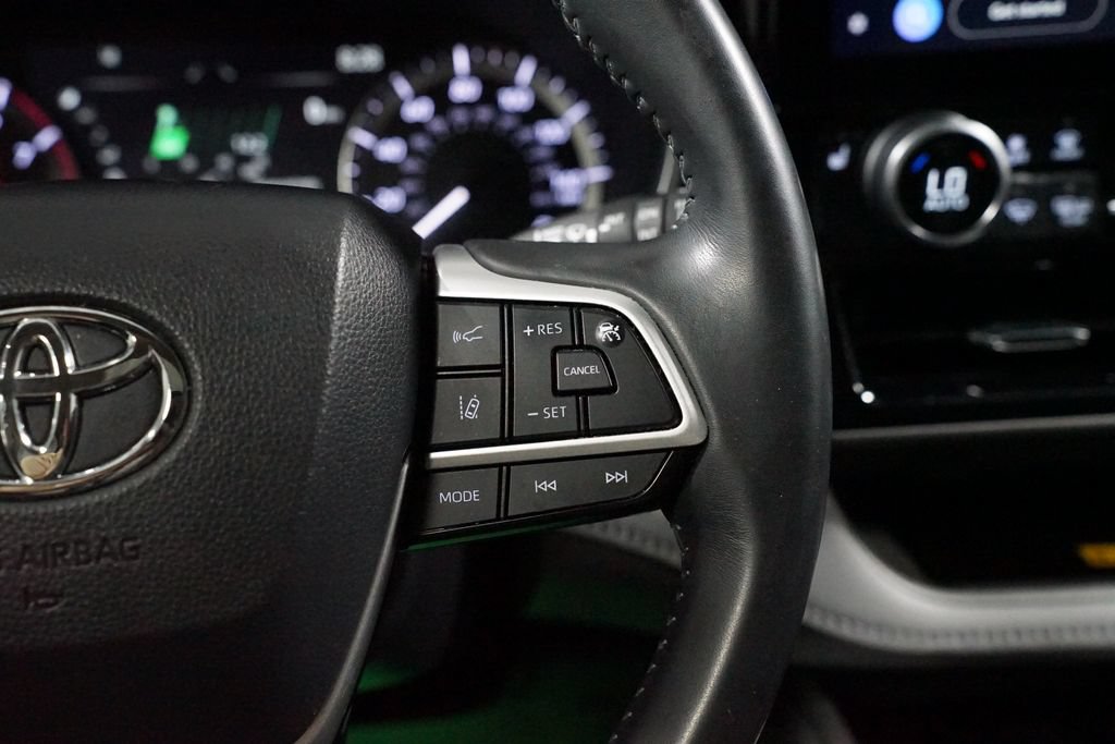 Certified 2024 Toyota Highlander XLE FWD image 13
