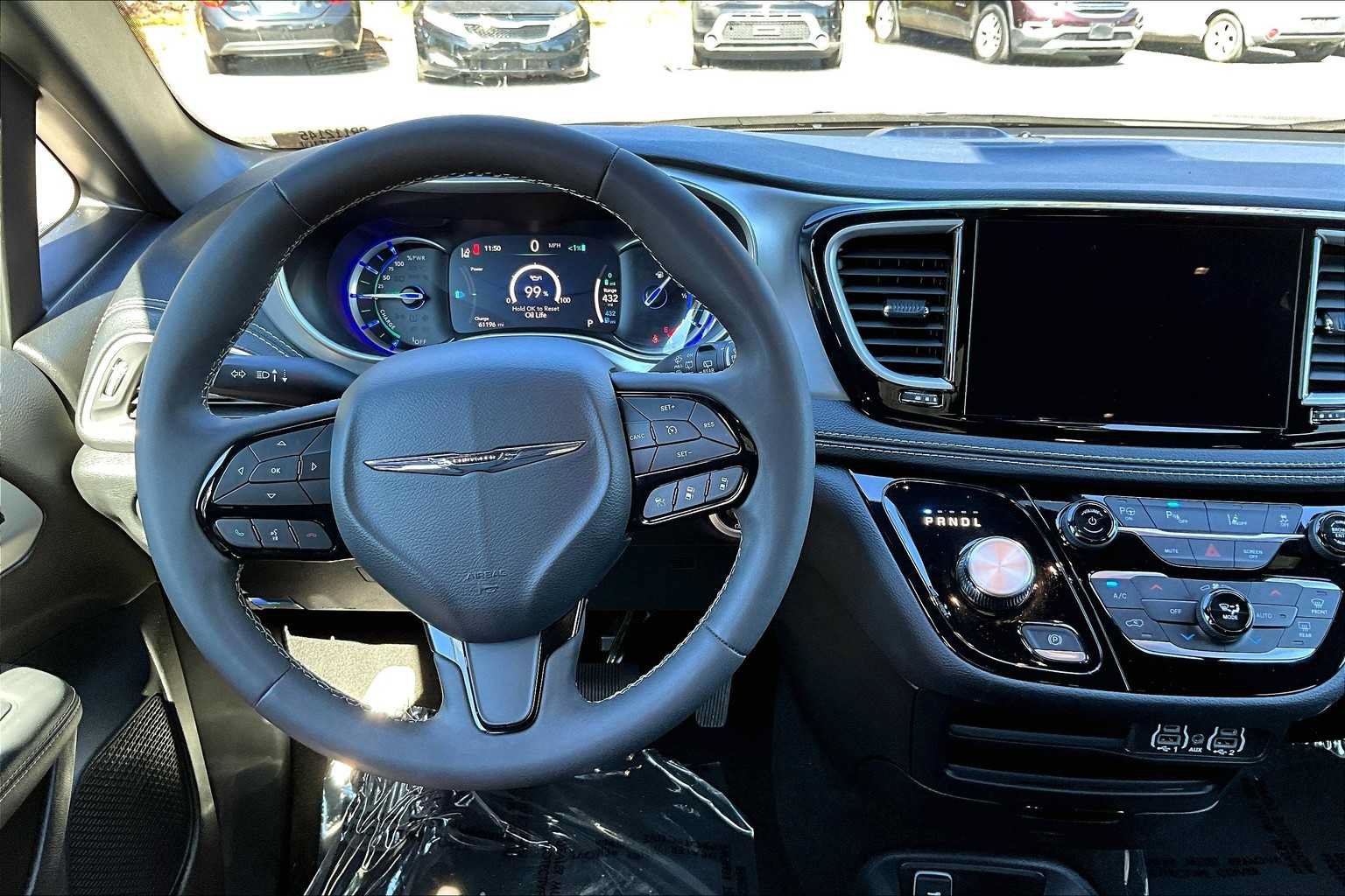Used 2024 Chrysler Pacifica Limited FWD image 6