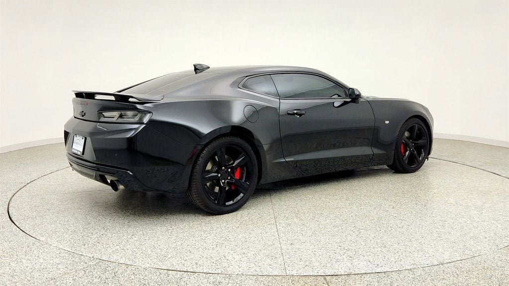 Used 2017 Chevrolet Camaro SS RWD image 5