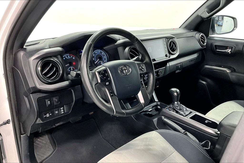 Used 2020 Toyota Tacoma TRD Sport w/ Technology Package AWD/4WD image 15