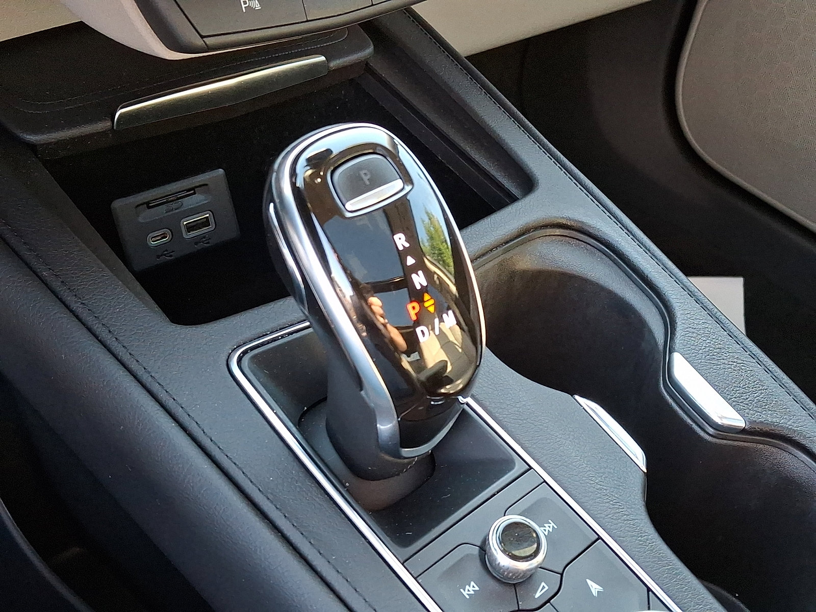 Used 2020 Cadillac XT4 Premium Luxury w/ Technology Package image 17