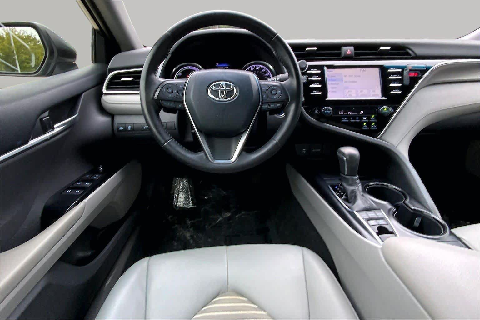 Used 2018 Toyota Camry SE FWD image 6