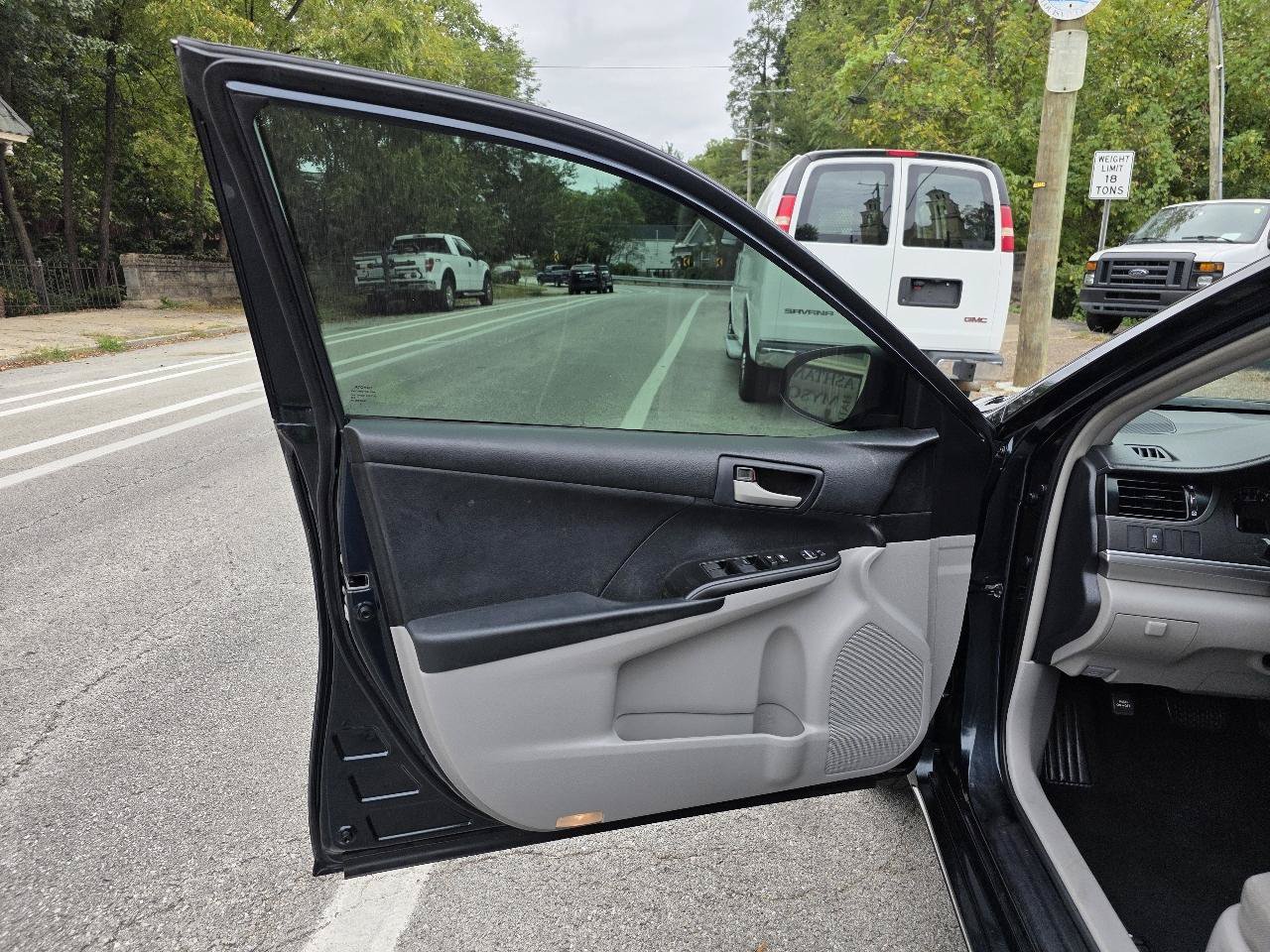 Used 2012 Toyota Camry LE FWD image 10