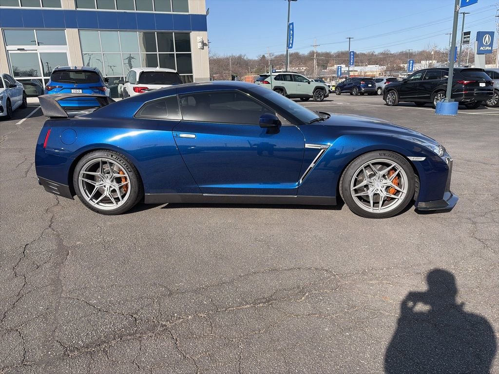 Used 2014 Nissan GT-R Premium image 4