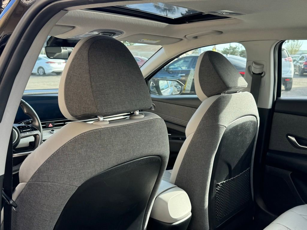 Used 2023 Hyundai Elantra Limited image 19