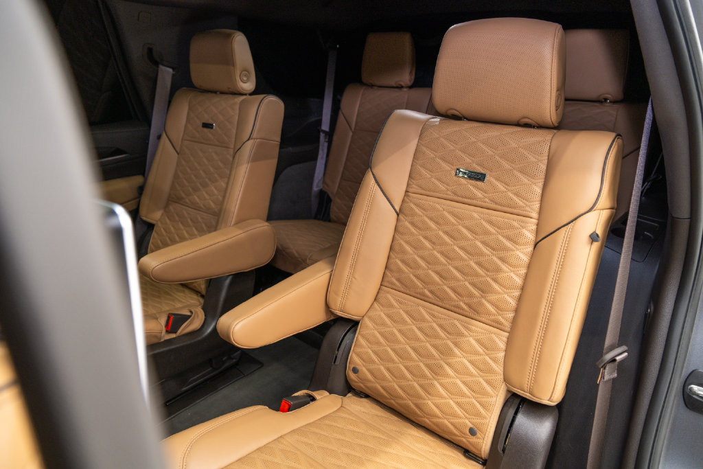Used 2024 Cadillac Escalade Premium Luxury AWD/4WD image 34