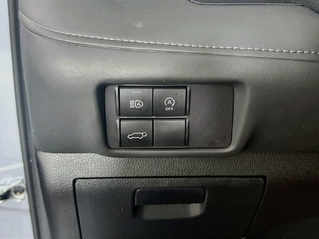 Used 2024 Toyota Highlander LE FWD image 14