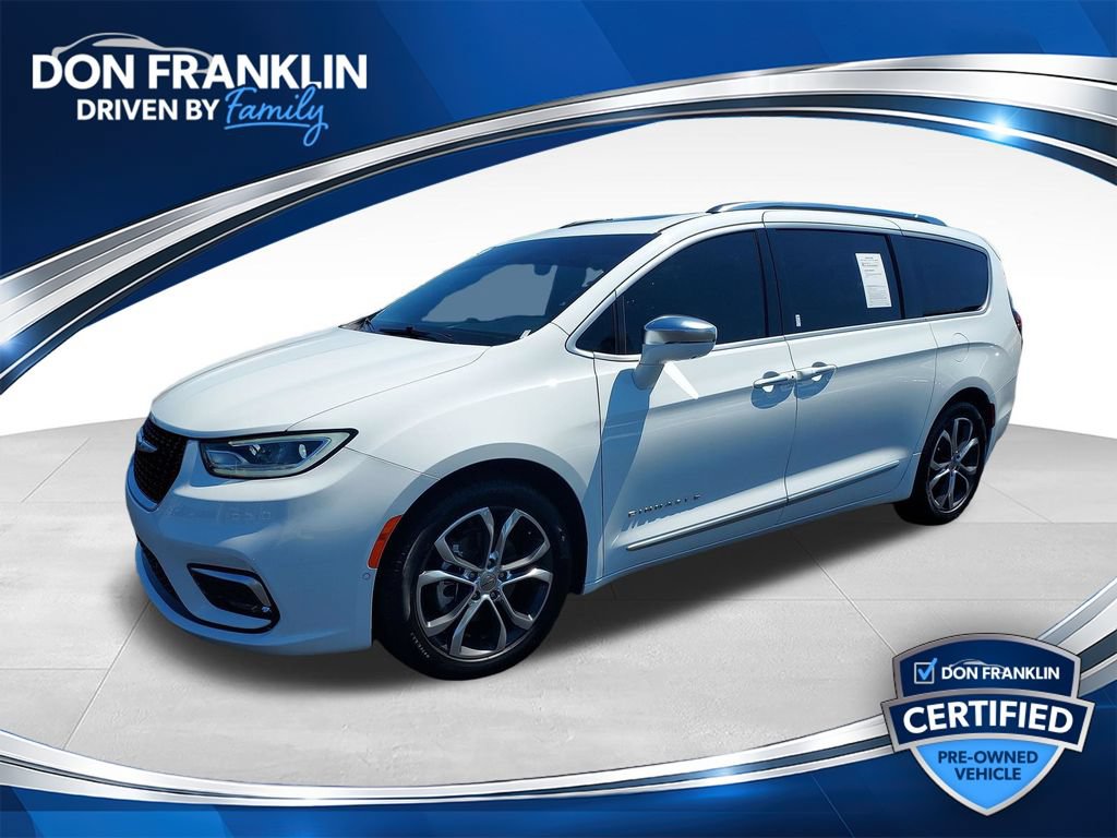 Used 2024 Chrysler Pacifica Pinnacle w/ Trailer Tow Group FWD image 1
