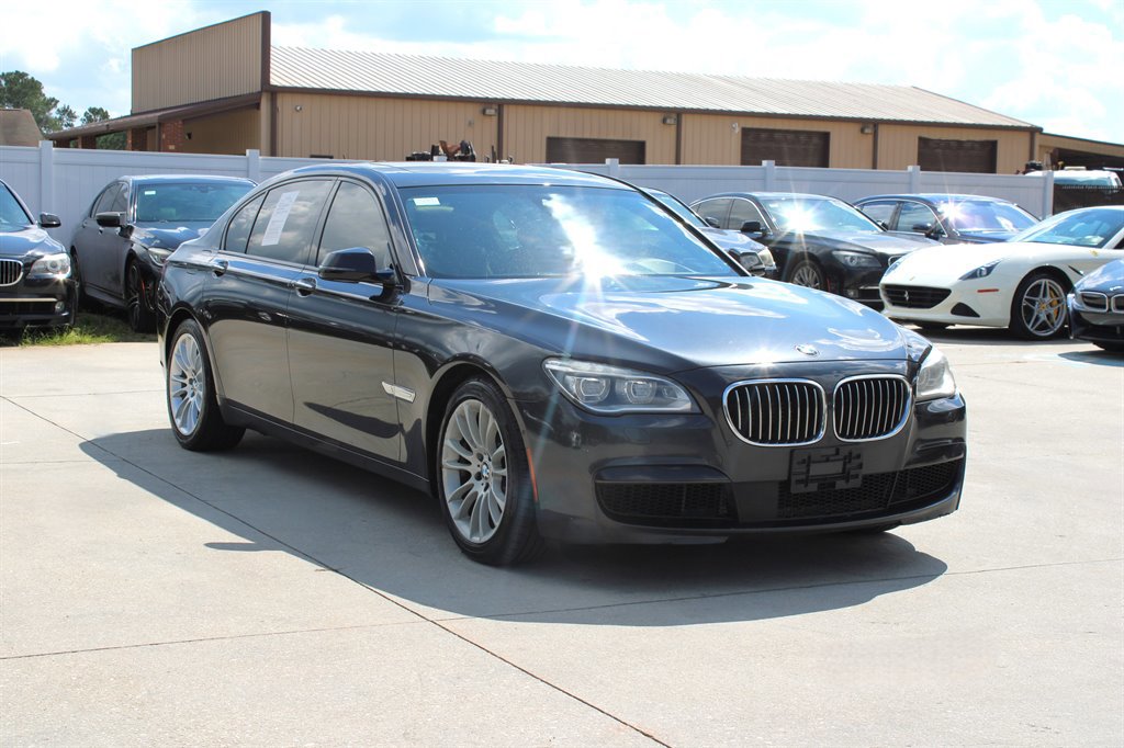 Used 2015 BMW 750Li xDrive image 9