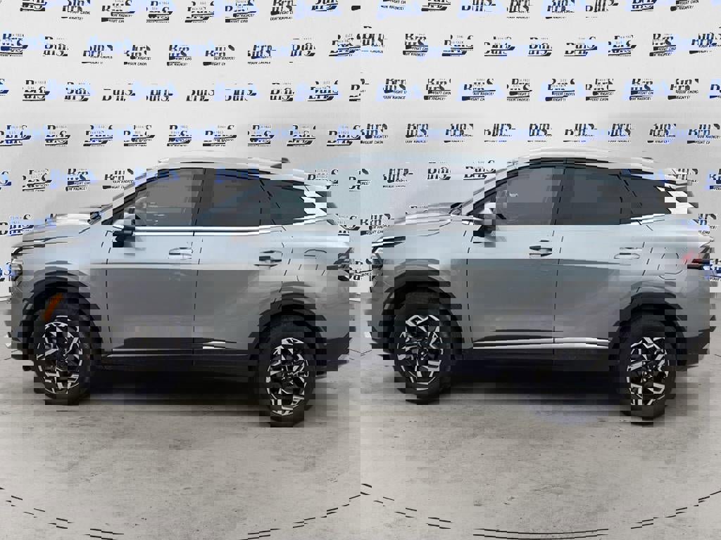 Used 2024 Kia Sportage LX image 4