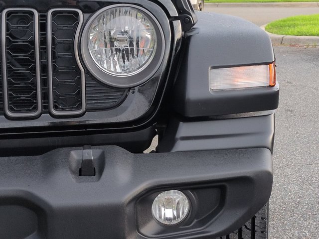 Used 2024 Jeep Wrangler Unlimited Sport AWD/4WD image 10