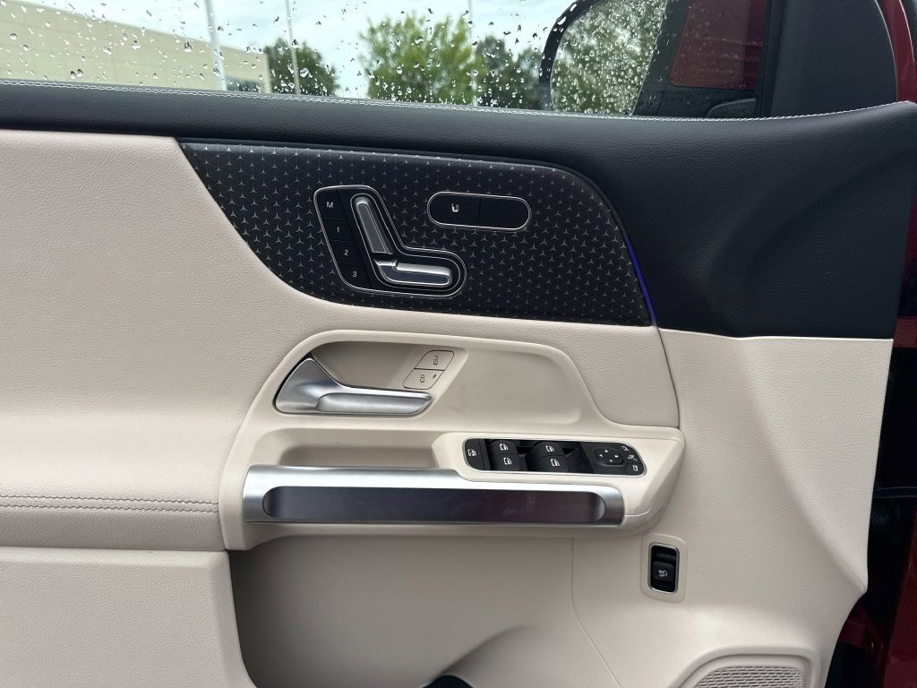 Certified 2025 Mercedes-Benz GLB 250 image 24
