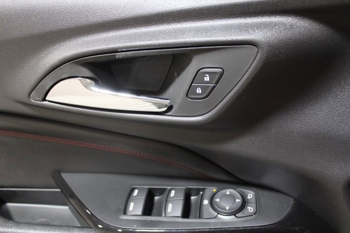 New 2026 Chevrolet Trax RS w/ Sunroof Package FWD image 17