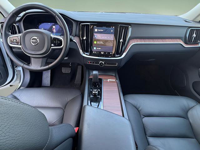Used 2025 Volvo V60 B5 Cross Country Plus image 11