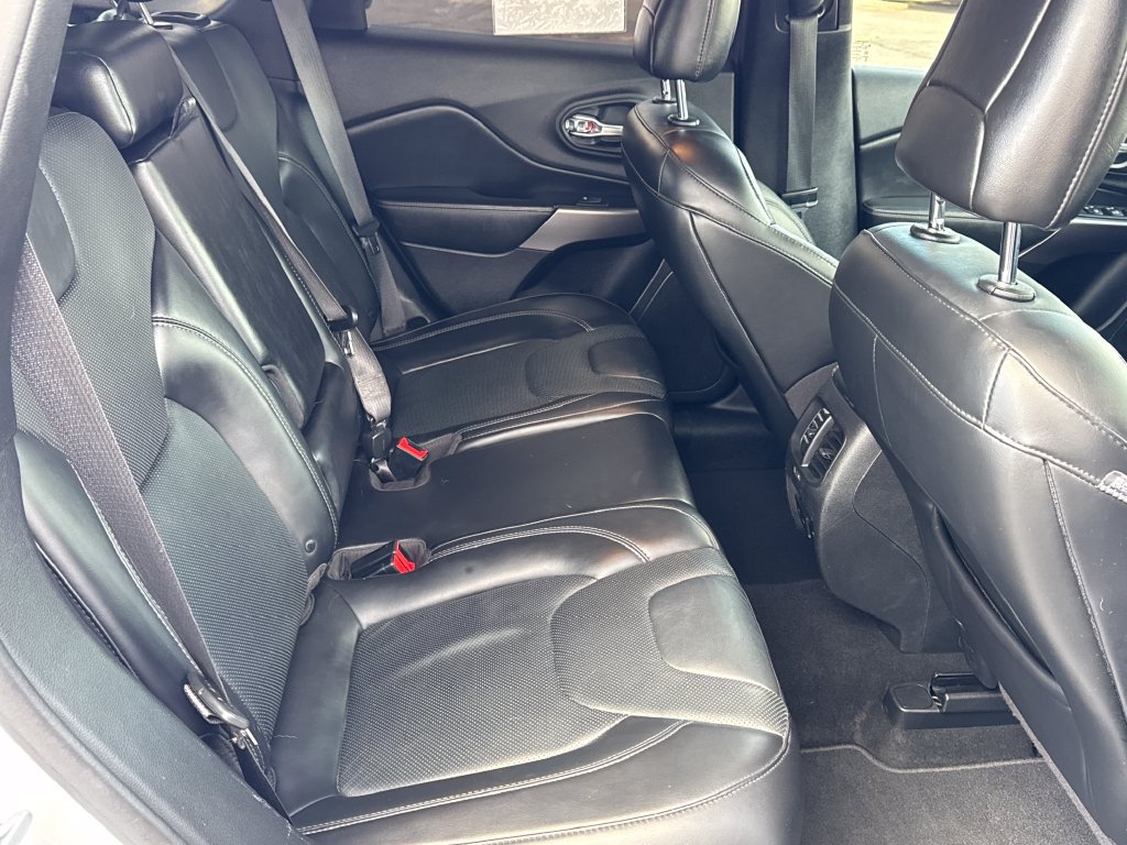 Used 2019 Jeep Cherokee Limited AWD/4WD image 36