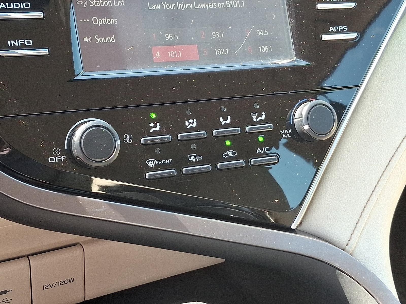 Used 2018 Toyota Camry LE w/ Convenience Package FWD image 16