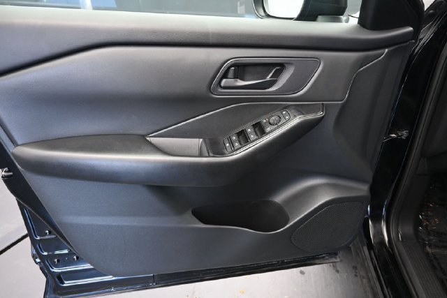 Used 2024 Nissan Rogue S AWD/4WD image 16