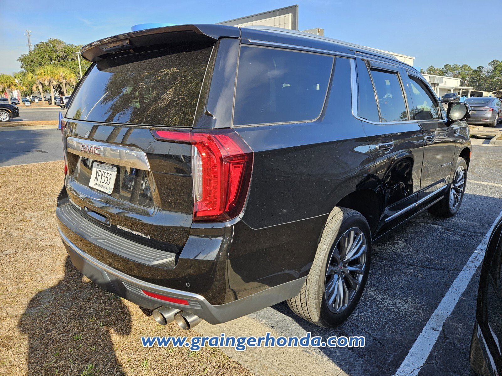 Used 2021 GMC Yukon Denali w/ Denali Premium Package image 6