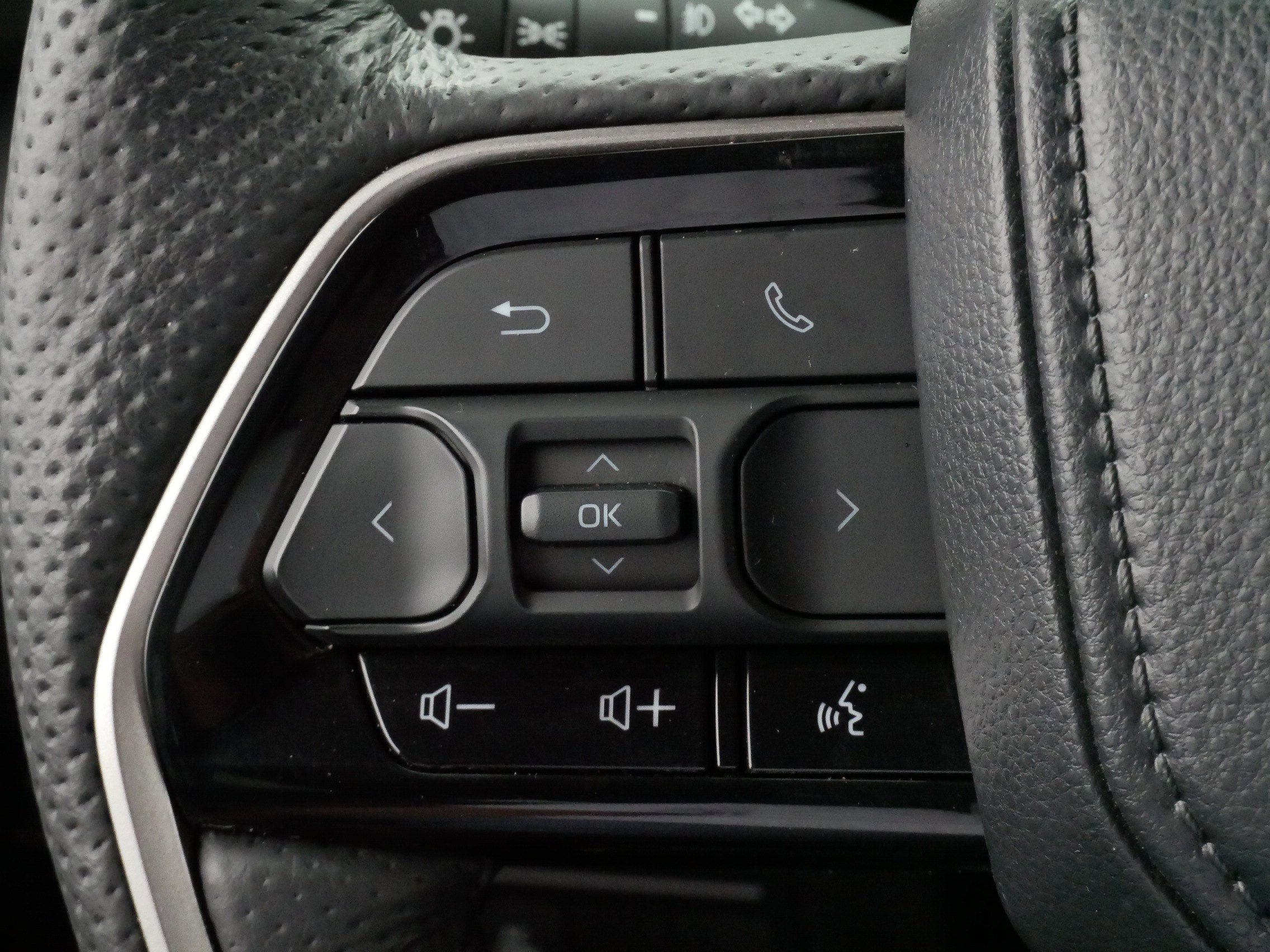 Used 2024 Toyota Tundra Limited w/ Power Package AWD/4WD image 27