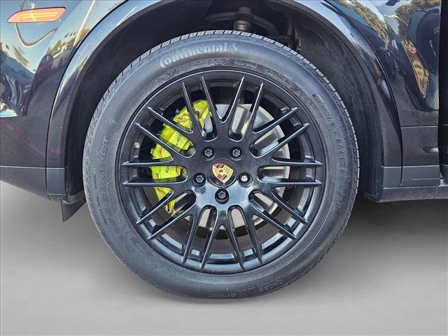 Used 2017 Porsche Cayenne S Platinum image 25