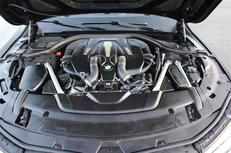 Used 2018 BMW 750i xDrive image 27