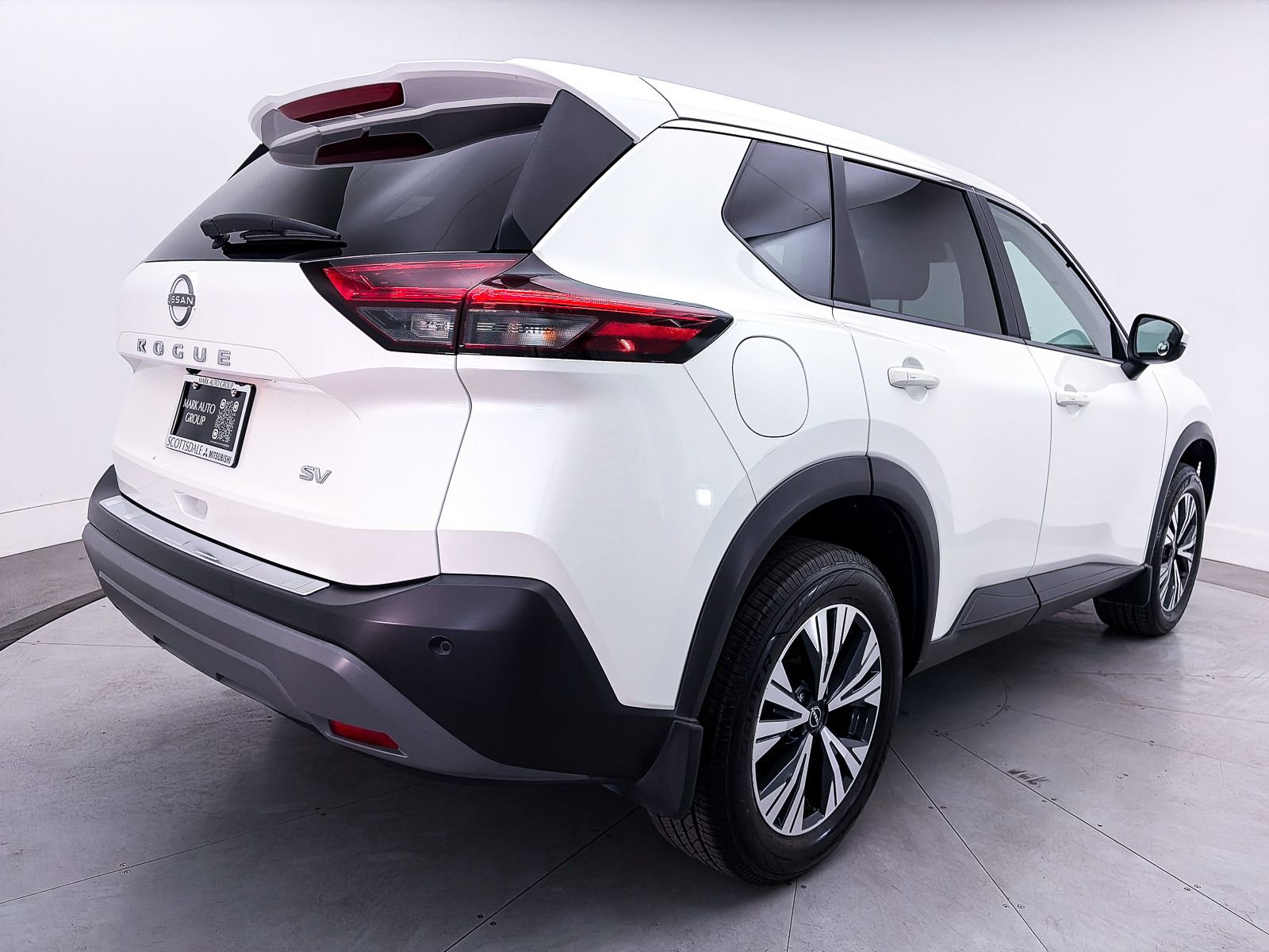 Used 2023 Nissan Rogue SV FWD image 14