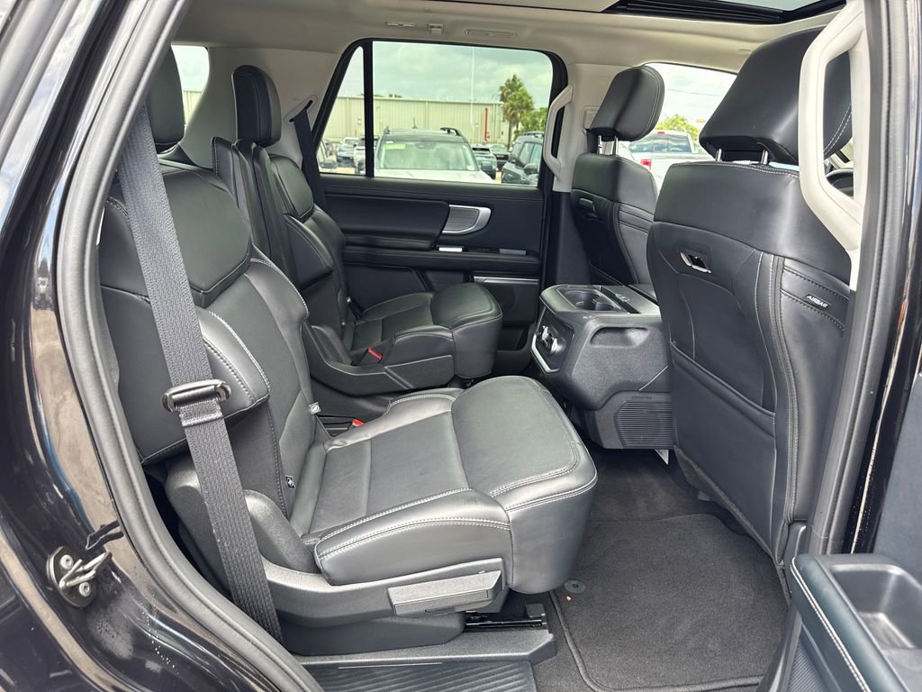 Used 2025 Ford Expedition Platinum AWD/4WD image 30