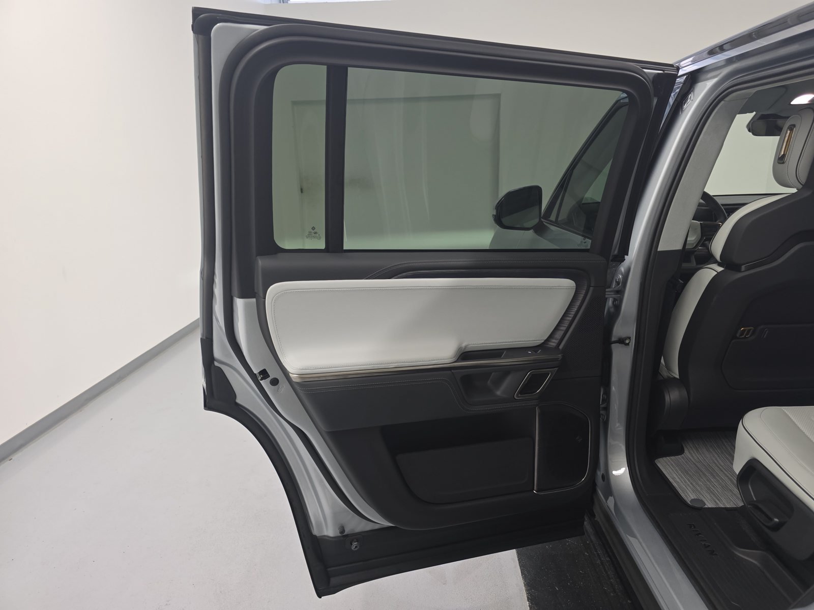 Used 2024 Rivian R1S Adventure Quad AWD/4WD image 17