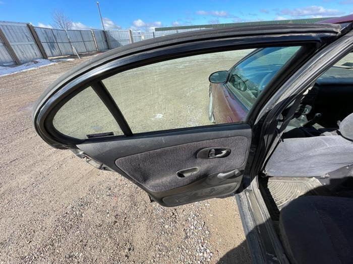 Used 2001 Saturn S-Series SL2 image 24