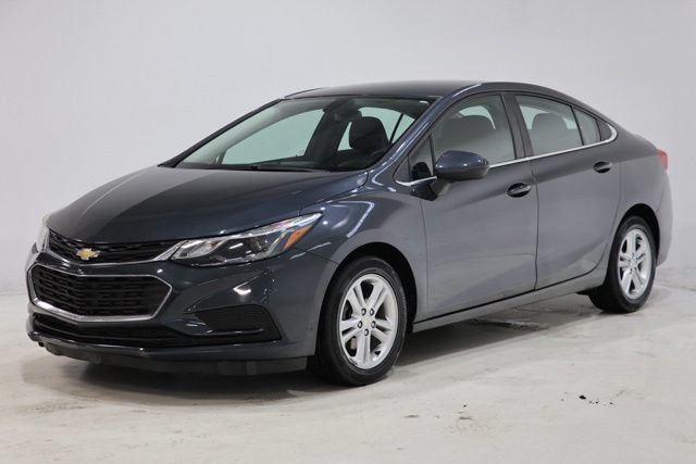 Used 2017 Chevrolet Cruze LT w/ Convenience Package FWD image 3