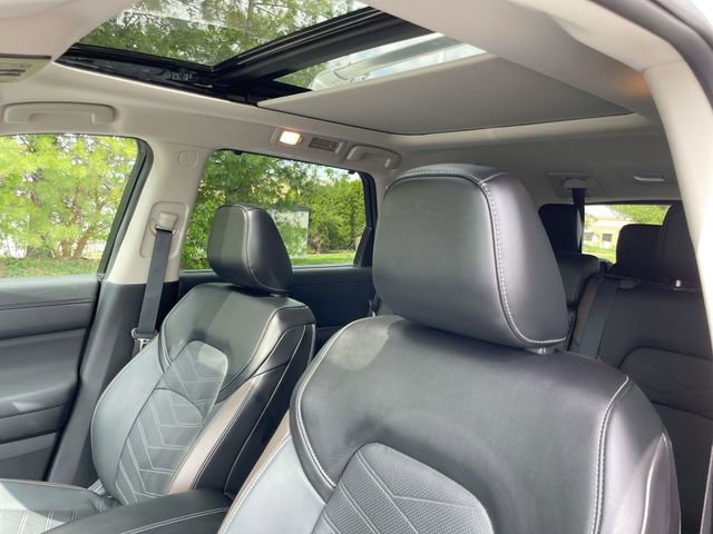 Used 2024 Nissan Pathfinder Platinum w/ Cargo Package FWD image 13